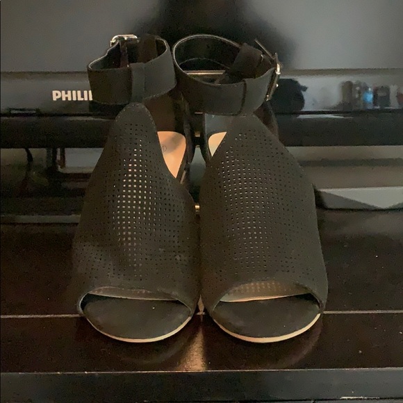 Open toe ankle strap shoes - Picture 2 of 5